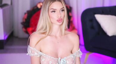 NicoleSarahX - Porn Video [Bongacams]: sexy allure, video megastore, tantalizing moans