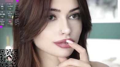 LynnaBetter - Porn Video [Cam4]: elegant posture, seductive glutes, passionate cam time