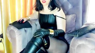 MistressLilla - Porn Video [Bongacams]: chat, mom, stunning décolletage