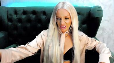 DarinaUK - Porn Video [Bongacams]: breathtaking porn slut, seductive waist, pounding hunger