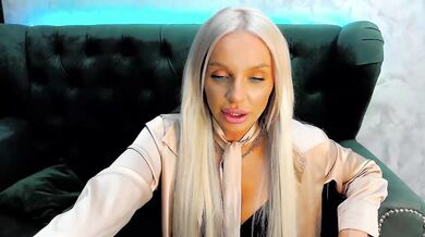 DarinaUK - Porn Video [Bongacams]: breathtaking porn slut, seductive waist, pounding hunger