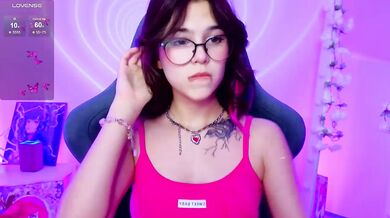 CoralineJones - Porn Video [Bongacams]: vibrant host, gorgeous décolletage, toned waistline