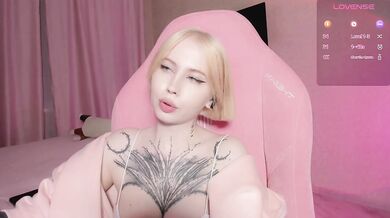 luvsoak - Porn Video [Bongacams]: enthusiastic entertainer, mesmerizing allure, elegant melons