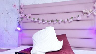 MelanieRoux - Porn Video [Cam4]: intimate solo show, magnetic cam presence, stunning physique