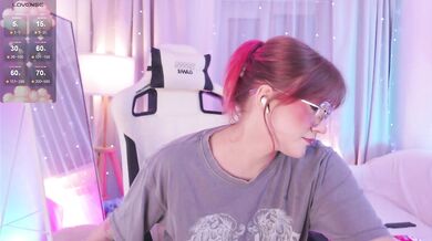 CrazyWine - Porn Video [Bongacams]: playing, vibrant streamer, alluring ass