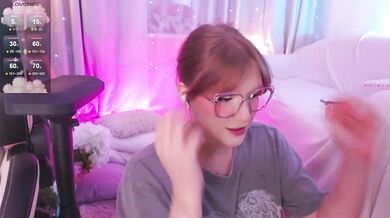 CrazyWine - Porn Video [Bongacams]: playing, vibrant streamer, alluring ass