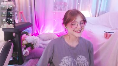 CrazyWine - Porn Video [Bongacams]: playing, vibrant streamer, alluring ass