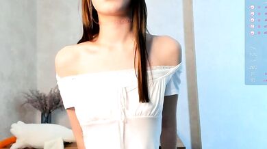 Lizbethburks is a hot chick who can't get enough of that sweet shivers