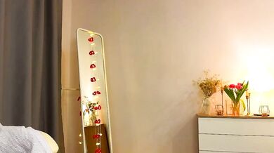 Watch Wanda Robinson's Naked Shows Off Her Muscular Frame & Moans While Giving a Sensual Hand