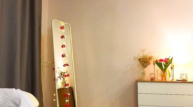 Watch Wanda Robinson's Naked Shows Off Her Muscular Frame & Moans While Giving a Sensual Hand