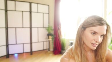 Phoenix Taylor's stunning curves and delicate curves are on display in this leaked video stream