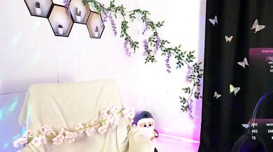 Watch Elsa_wow's amazing pussy and glutes in this intense cam show