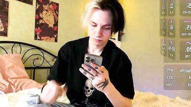 Veryraretwins records her lustful desires in this hot video