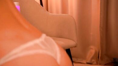 Watch Scarletmore, the hot influencer, get soaking wet in pleasure on live cam