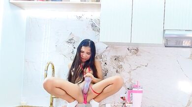 Marce_algara's petite frame twerks and squirts while getting naughty with dirty talk and doggy-style