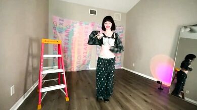 Mesmerizing temptress - Radiant frame - Exquisite curves and Elegant beauty