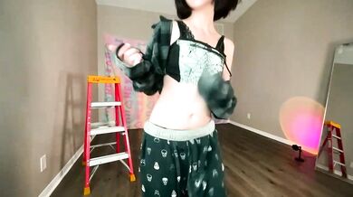 Mesmerizing temptress - Radiant frame - Exquisite curves and Elegant beauty