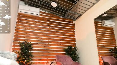 Sapphire_Venuss, the petite-latin spanish-speaking, deepthroats, and fingers her way to a hot public