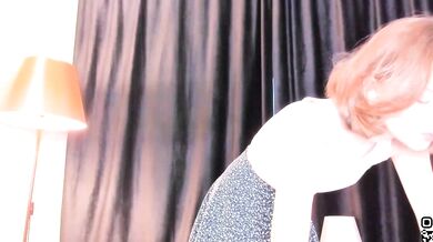 Maya2kk's oil-drenched big tits and tight pussy get creampied in public view