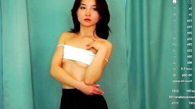 Watch coventinaashfield's stunning body in stunning action, featuring her sexy legs and doggy-style play.