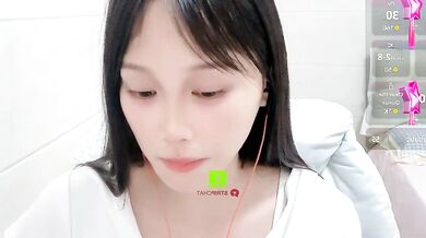 Watch xunian71O's private sex tape with her petite-teens cam girl and Chinese cam girl in heels