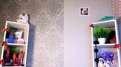 Hannah Lourens shows off her seductive skills in Luscious Graceful video