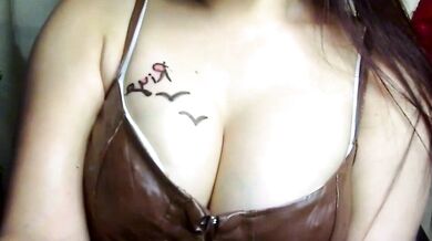 Naughty-Riya's hot & heavy cam2cam sex tape - Indian squirt-fest with big-tits, anal-fingering