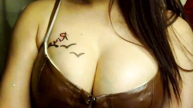 Naughty-Riya's hot & heavy cam2cam sex tape - Indian squirt-fest with big-tits, anal-fingering