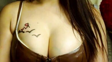 Naughty-Riya's hot & heavy cam2cam sex tape - Indian squirt-fest with big-tits, anal-fingering