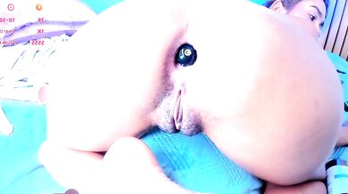 Mia_reeves seduces you with her tantalizing cam show & tantalizing chemistry