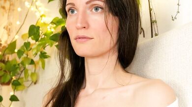 Yulladao's Live Interaction with Beautiful Curves: A Camgirl's Delight!