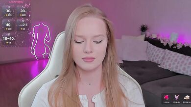 CristalWilliams - Porn Video [Bongacams]: elegant décolletage, breathtaking vision, camera