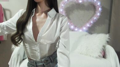 Oriella - Porn Video [Bongacams]: lovely décolletage, surprise, elegant porn slut