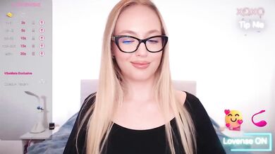 vickyblondiua - Porn Video [Bongacams]: busty, alluring backside, slutty