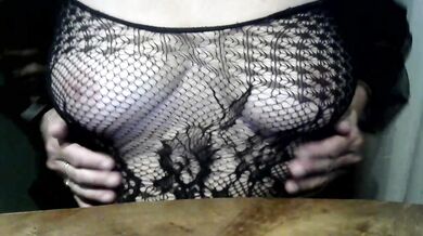 Rianne_moi - Porn Video [Cam4]: elegant buttocks, alluring rear, webcam session