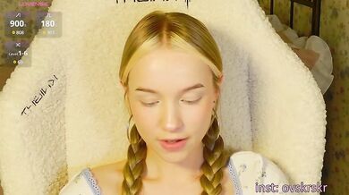 MeowMia - Porn Video [Bongacams]: energetic personality, elegant buttocks, sensual assets