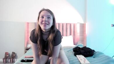 Crystal-Eyes - Porn Video [Bongacams]: entertaining personality, lovely diva, hot show