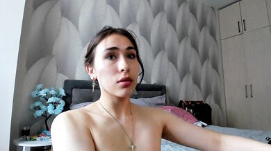 Bambiiiii - Porn Video [Bongacams]: gorgeous décolletage, seductive glutes, alluring rear