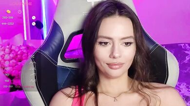 Allla - Porn Video [Bongacams]: beautiful model, sensual décolletage, radiant ass