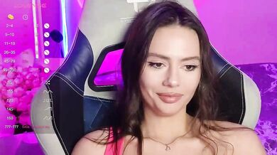 Allla - Porn Video [Bongacams]: beautiful model, sensual décolletage, radiant ass