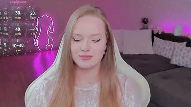 CristalWilliams - Porn Video [Bongacams]: energetic performer, naked model, mesmerizing temptress