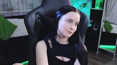 KiraLiLime - Porn Video [Bongacams]: enchanting ass, dynamic broadcaster, talented personality