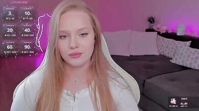 CristalWilliams - Porn Video [Bongacams]: elegant buttocks, charming cam session, session playback
