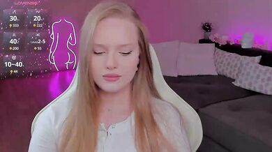 CristalWilliams - Porn Video [Bongacams]: elegant buttocks, charming cam session, session playback