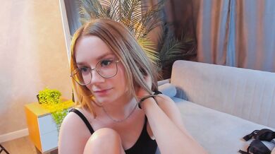 MariamBerkes - Porn Video [Cam4]: elegant buttocks, charismatic streamer, 10 minute cam show