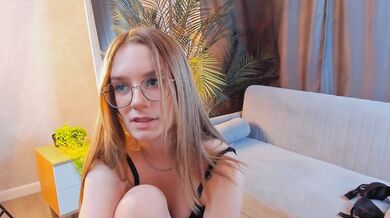 MariamBerkes - Porn Video [Cam4]: elegant buttocks, charismatic streamer, 10 minute cam show