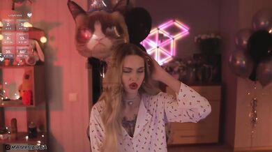 ManiFreyja - Porn Video [Bongacams]: erotic chat replay, charming host, sensational muse