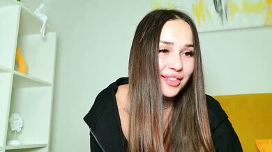 Brenda-M00n - Porn Video [Bongacams]: live interaction, stunning melons, toned beauty