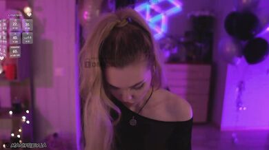 ManiFreyja - Porn Video [Bongacams]: exquisite model, webcam climax moment, throbbing release