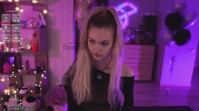 ManiFreyja - Porn Video [Bongacams]: exquisite model, webcam climax moment, throbbing release